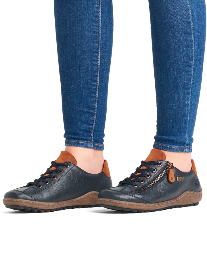 Schnürschuh in marine