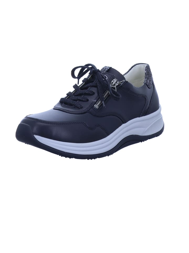 Schnürschuh in schwarz