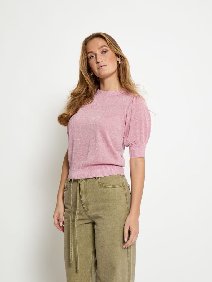 T-Shirt in Prism Pink Metal.