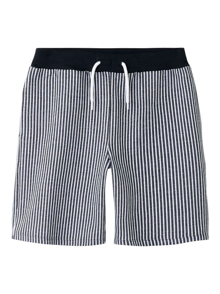 Shorts in Salute
