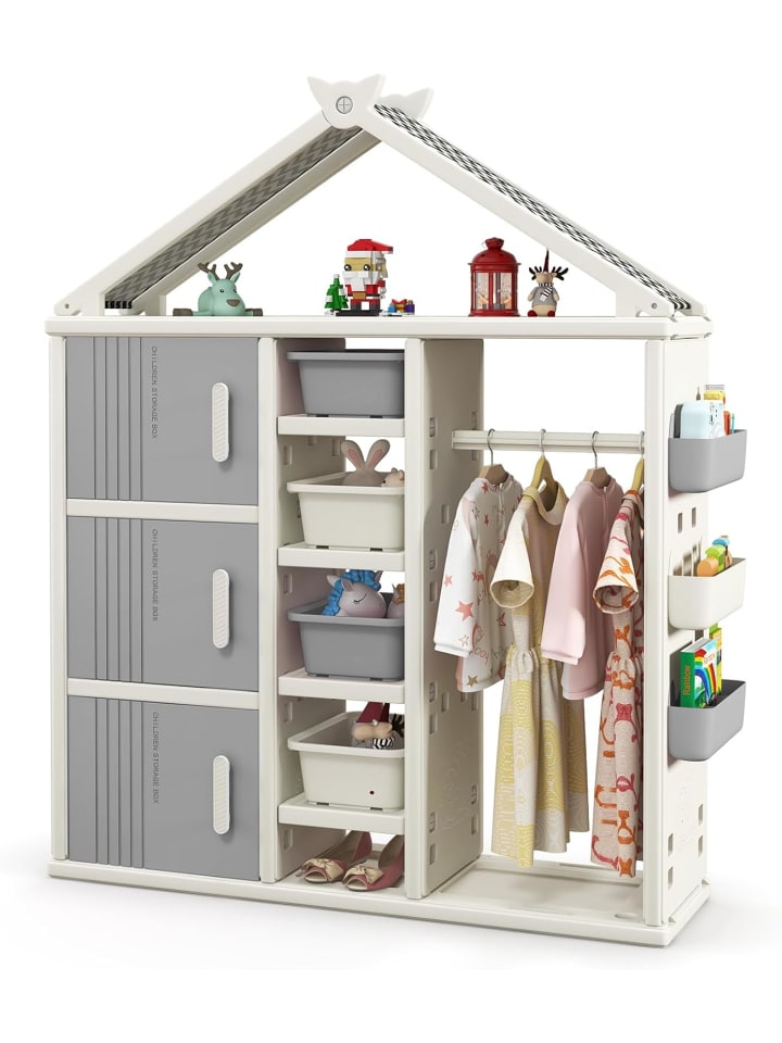 Kinderregal in Hausform mit Kleiderstange in Grau