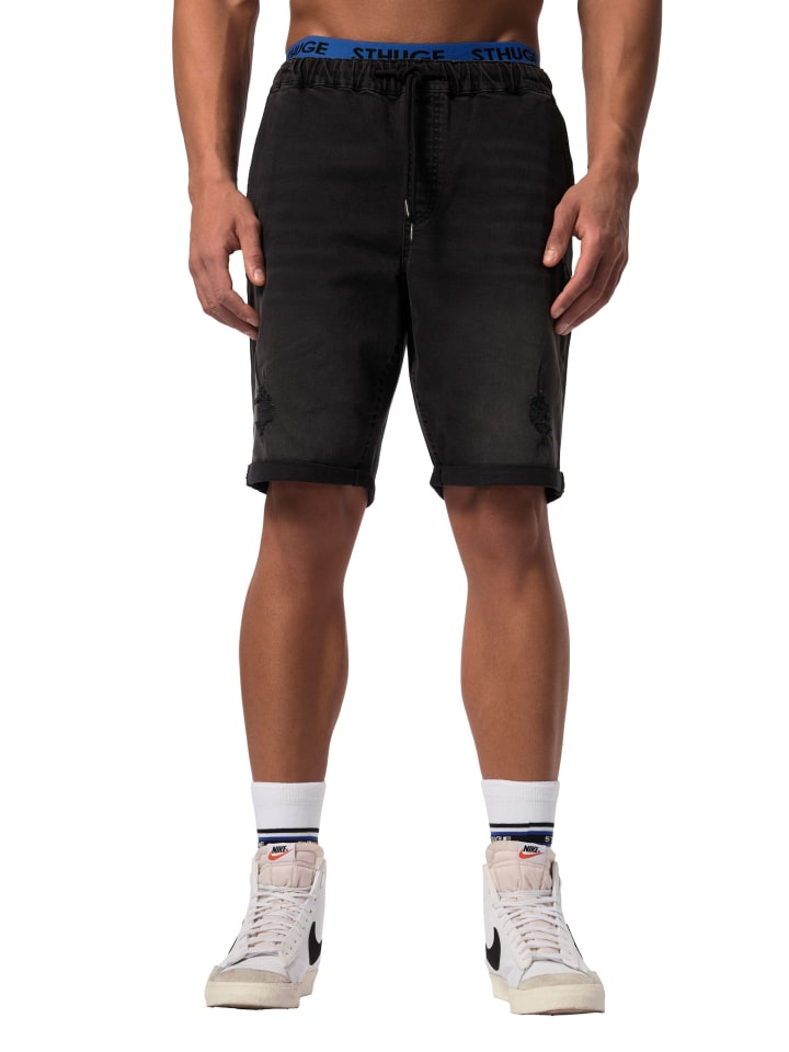 Bermuda in black