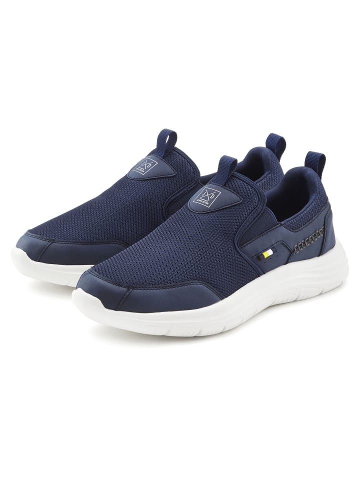 Sneaker in marine