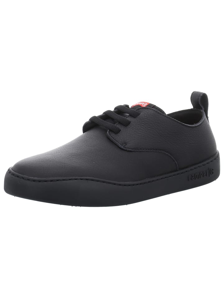 Schnürschuh in schwarz