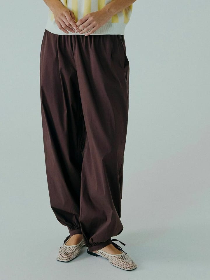 Hose Otilia in Dark Brown