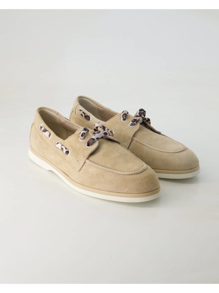 Klassische Schnürschuhe in Beige