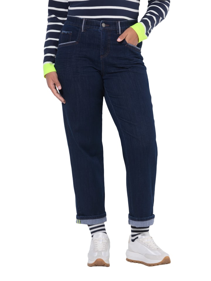 Jeans in dark blue denim