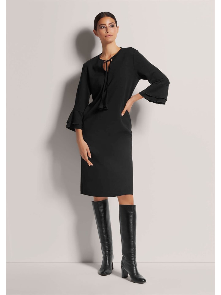 Etui-Kleid mit Trompetenärmeln in schwarz