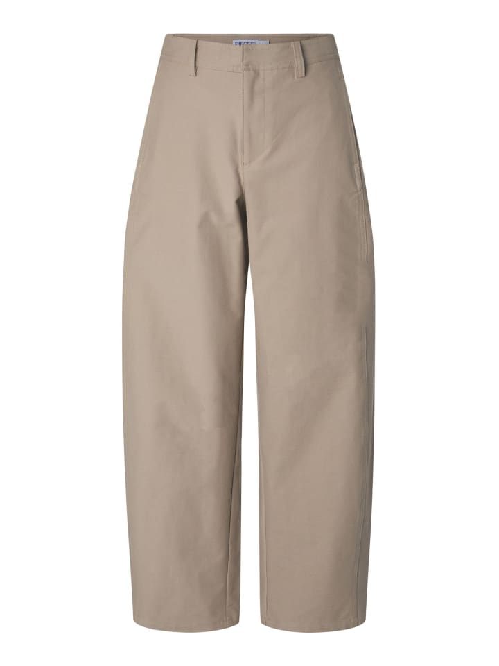 Hose in Trench Coat