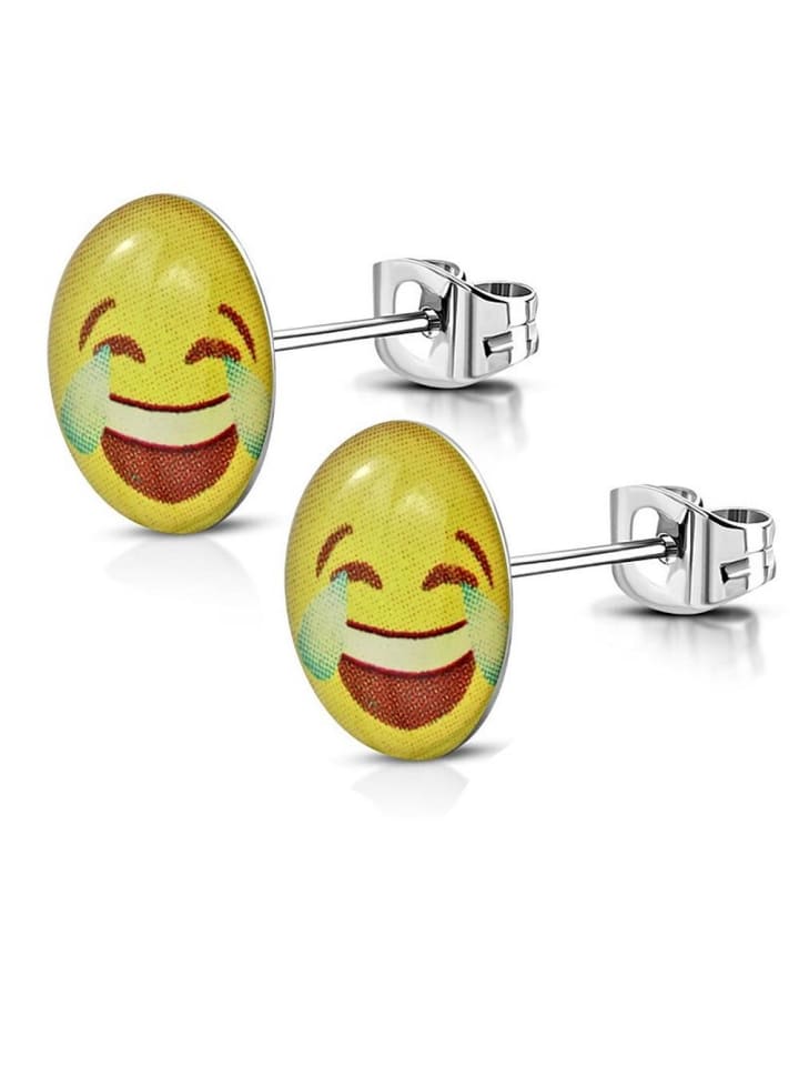 Ohrstecker in Tränen lachend