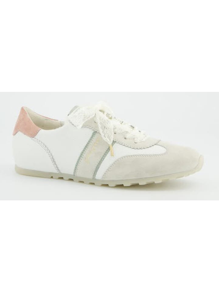 Klassischer Schnürschuh in weiß