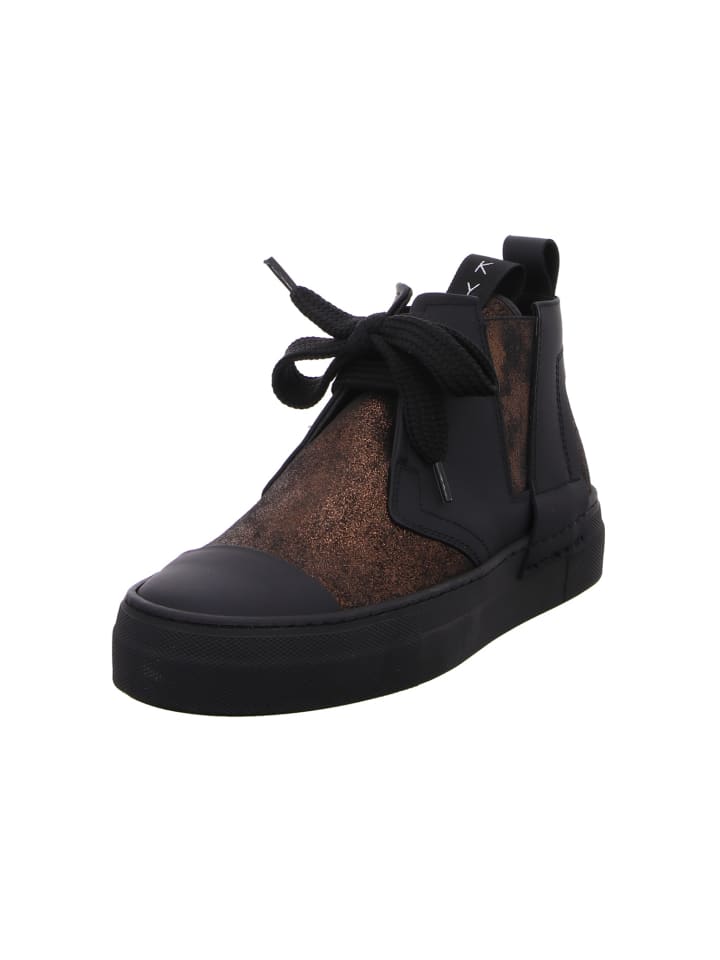 Schnürschuh in schwarz