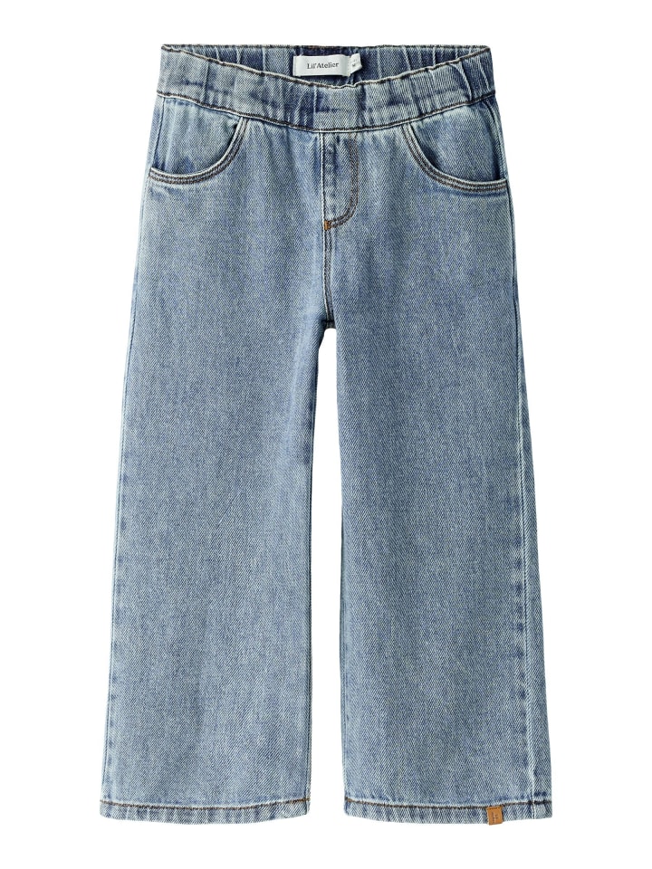 Jeans in Medium Blue Denim