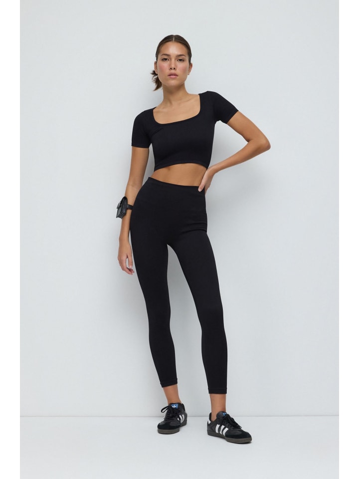 Crop Top in Schwarz