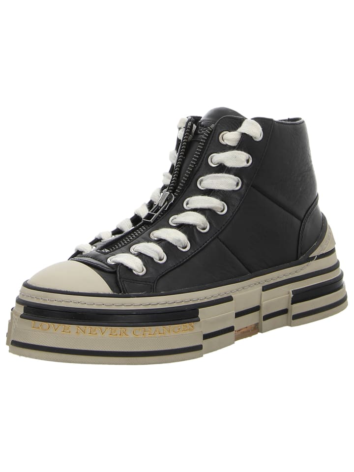 Sneaker in schwarz
