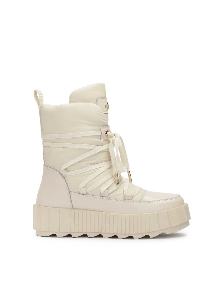 Boots in Beige