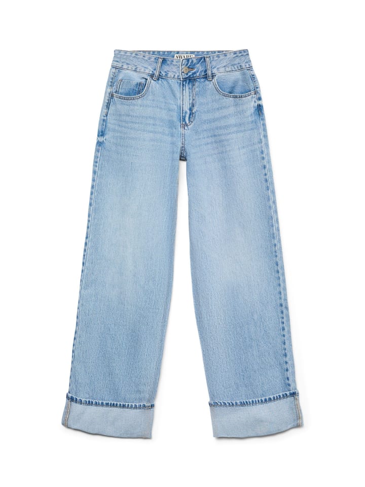 Weit geschnitten in Light Blue Denim