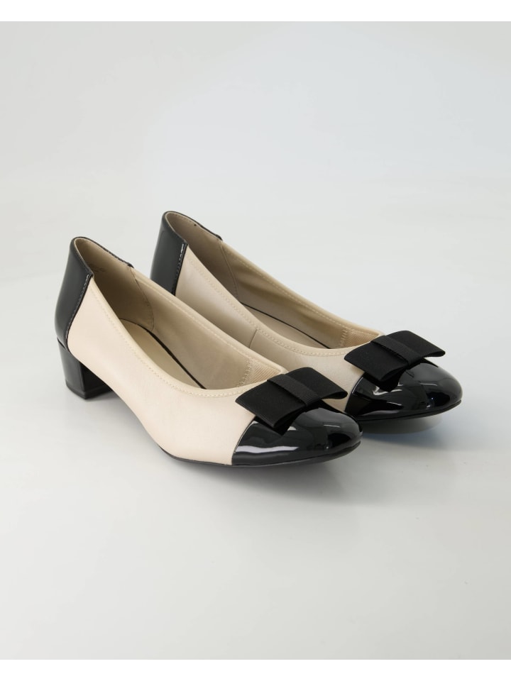 Ballerinas in Beige