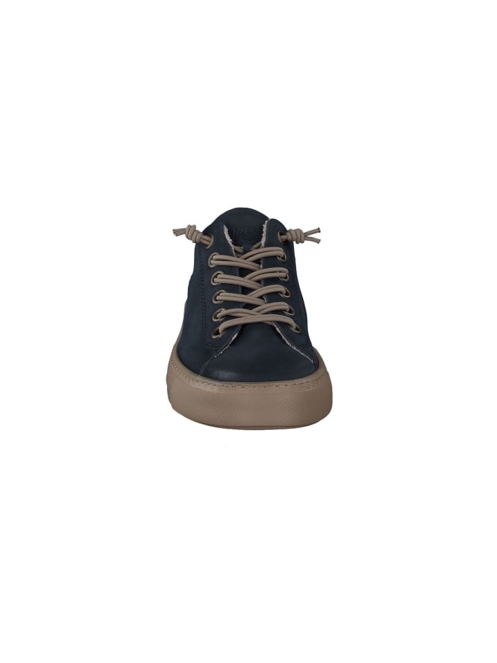 Schnürschuhe in space