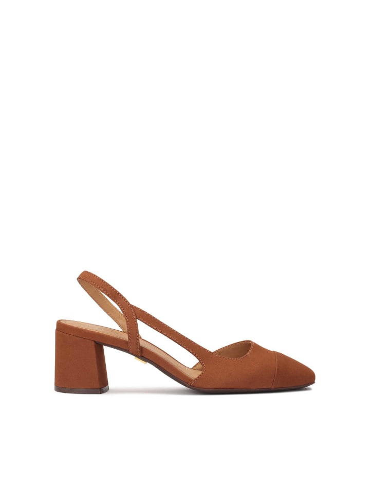 Pumps in Braun