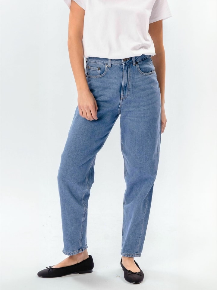 Jeans Mom in Light Blue
