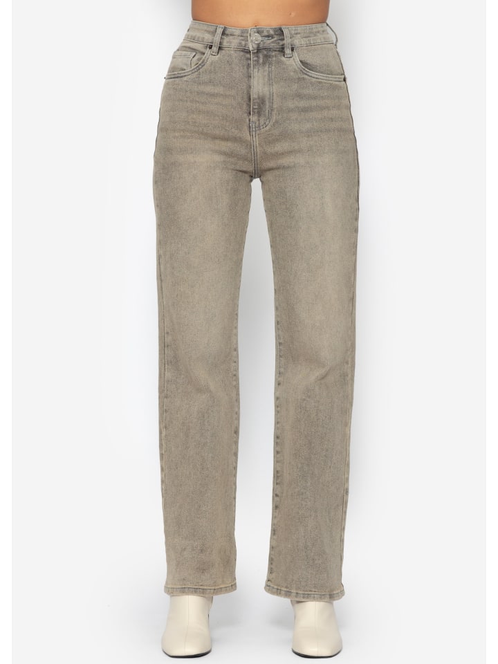Straight Leg Jeans in Beige