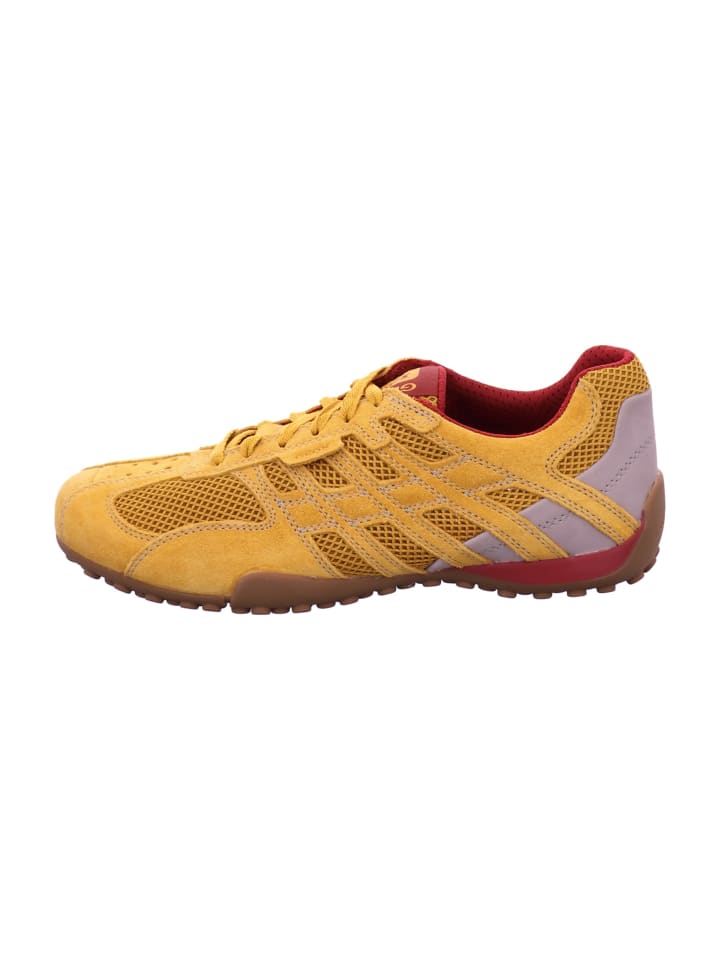 Sportliche Schnürschuhe in Gelb