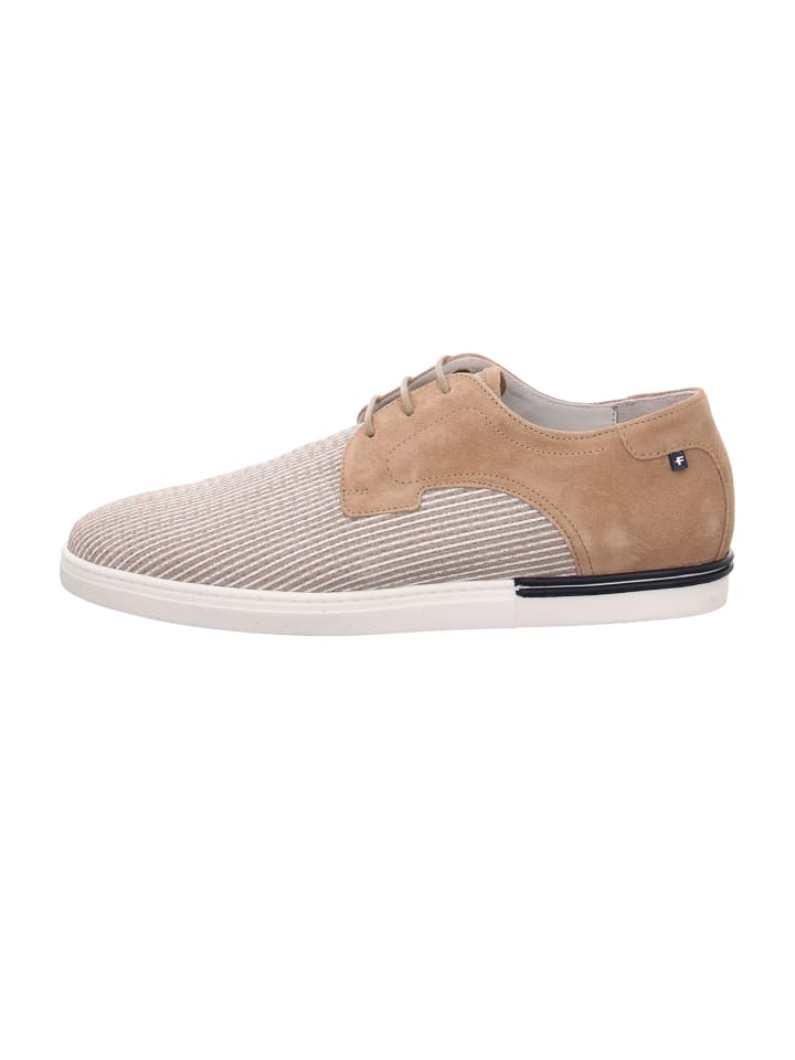 Klassische Schnürschuhe in Beige
