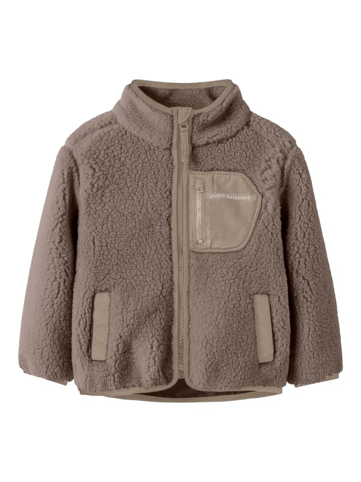 Teddyjacke Sherpajacke Nmnmattia in mountain trail