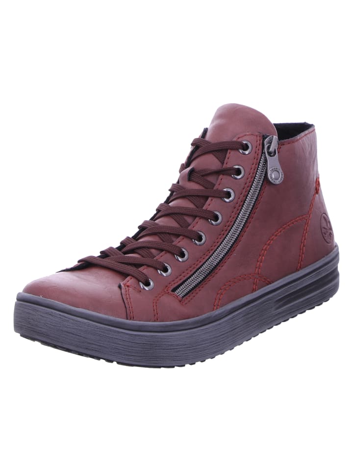 Boots in bordeaux