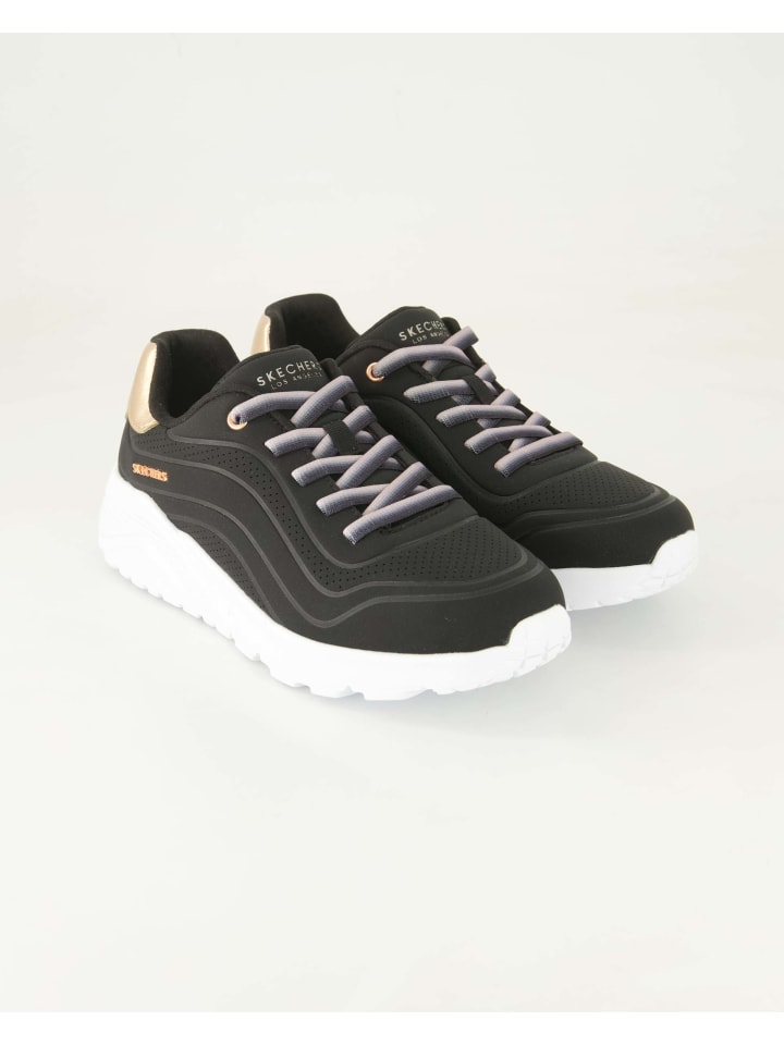 Sneaker in Schwarz