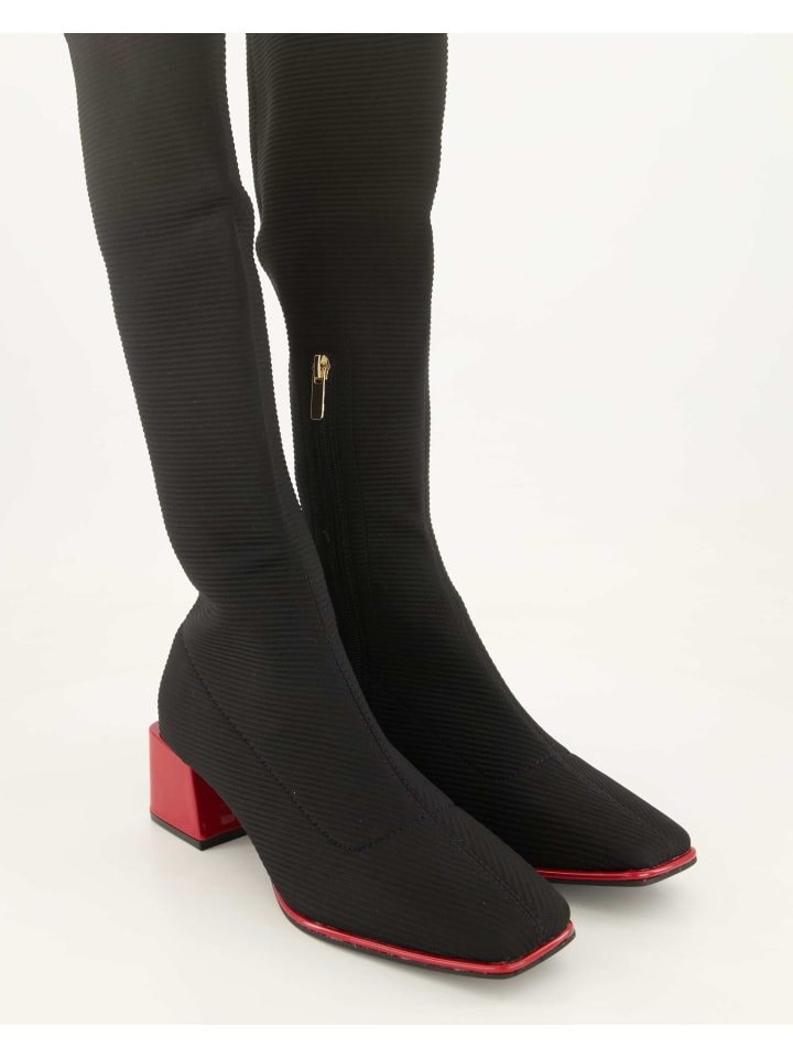 Klassische Stiefel in Schwarz