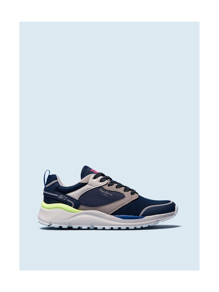 Sneaker Trail in Marine