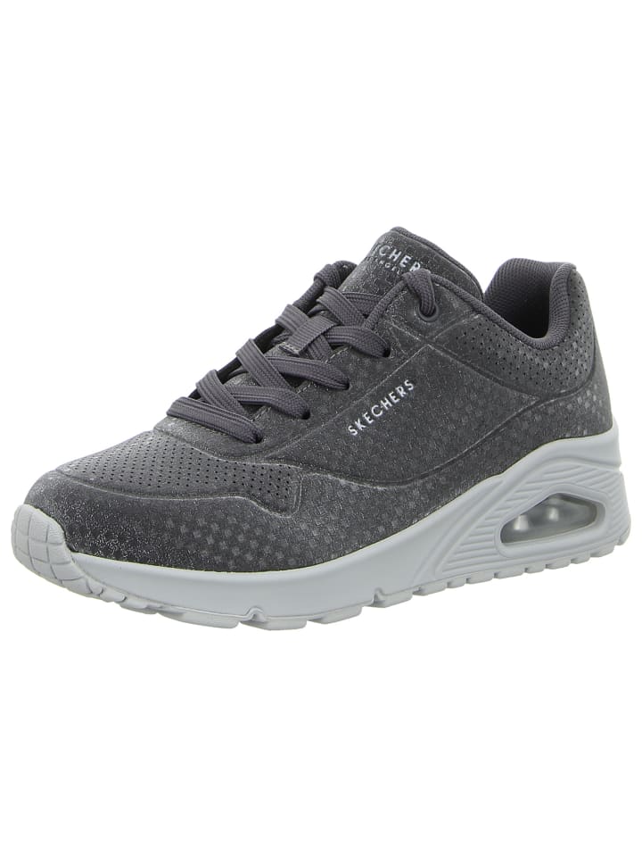 Sneaker in schwarz