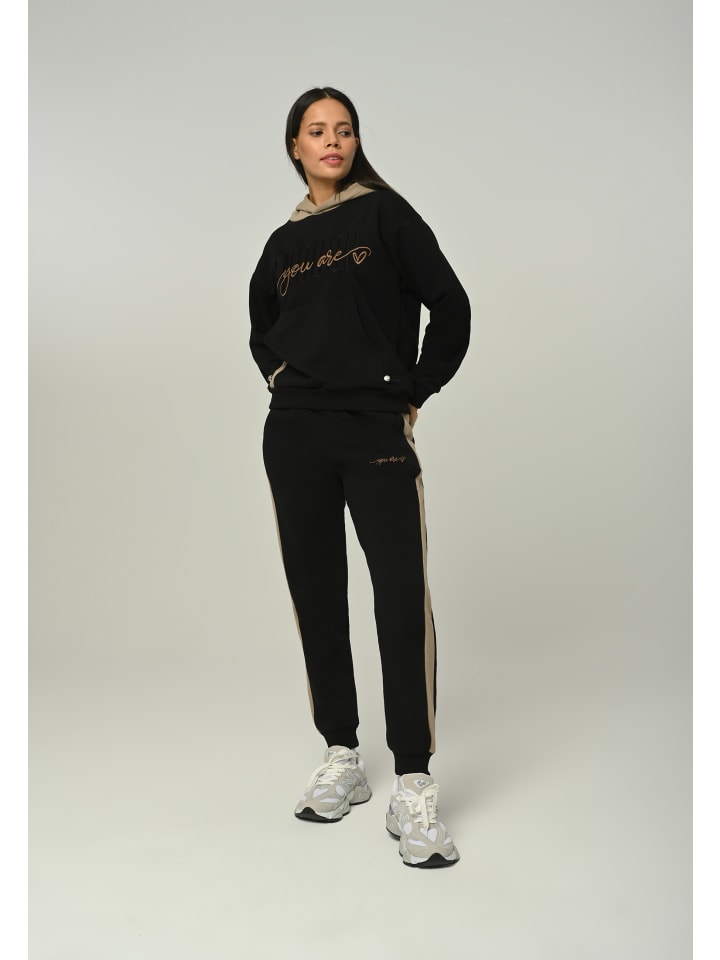 Trainingsanzug Women Regular Tracksuit With Embroidery Design in black