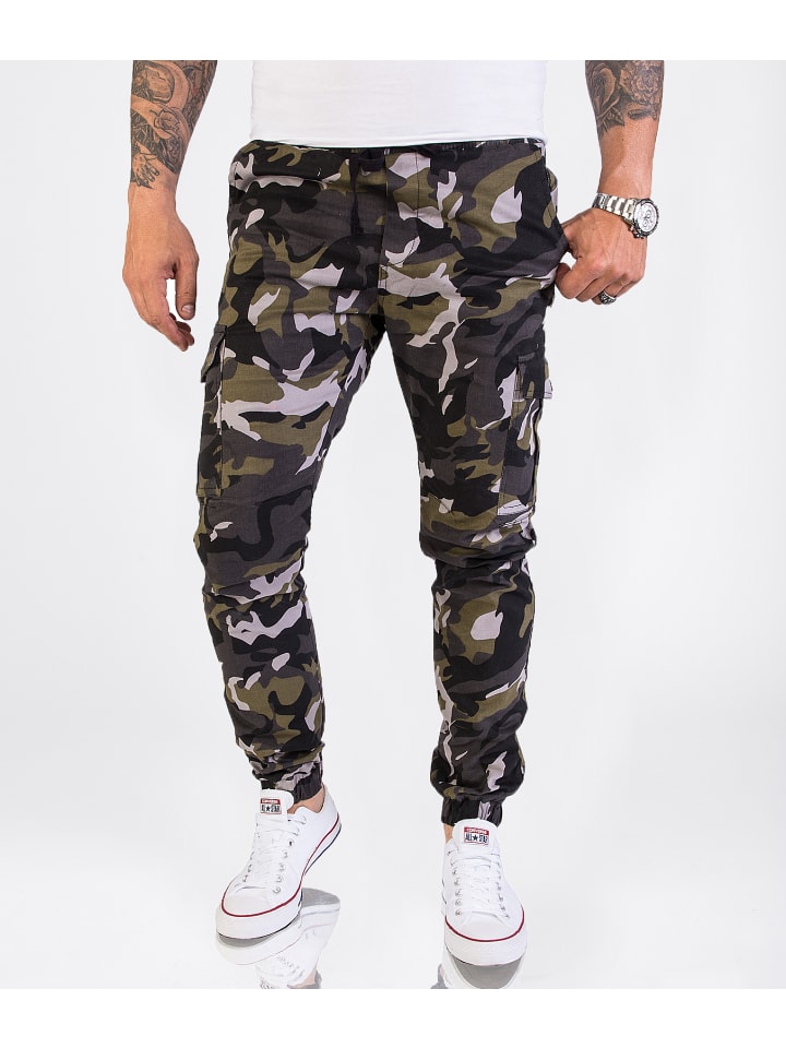 Cargohose in Camouflage