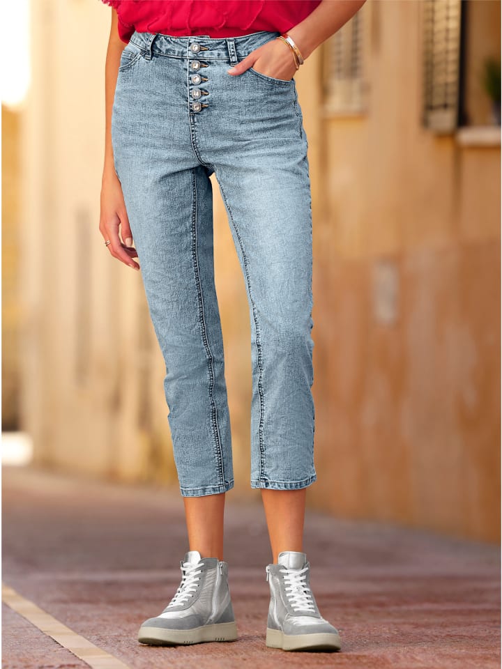 Jeans in blue-bleached