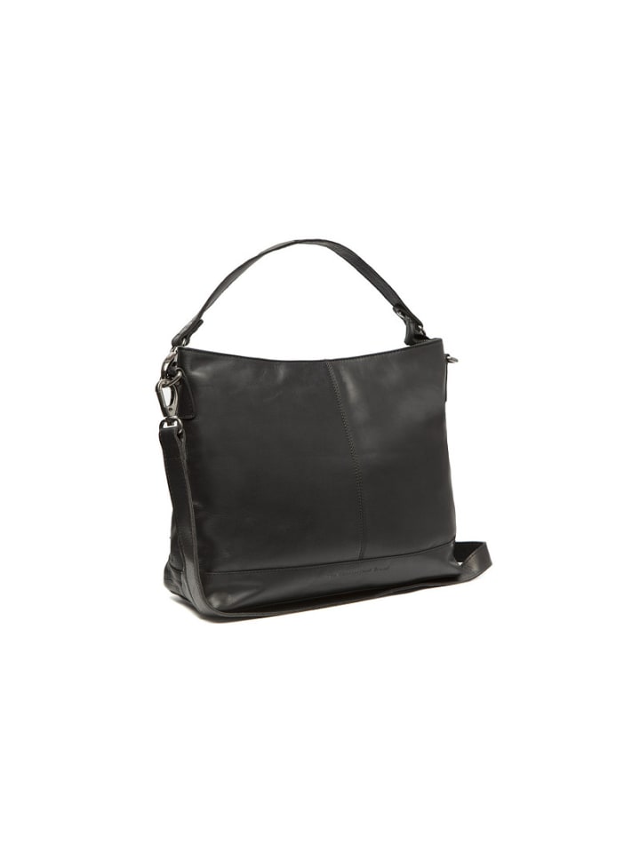 Amelia Black in schwarz