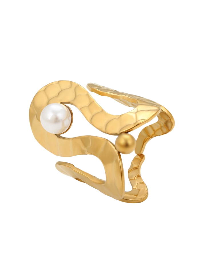 Women Ring With Pearl in Gold