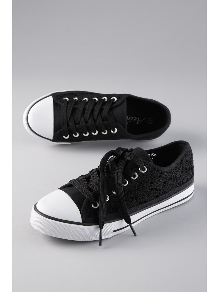 Sneaker in schwarz