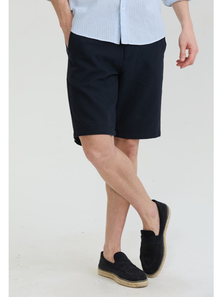 Short in navy