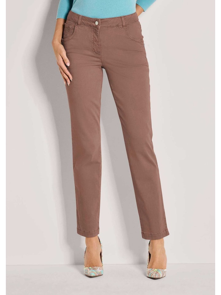 Schlanke Five-Pocket mit Stretch-Komfort in tabakbraun