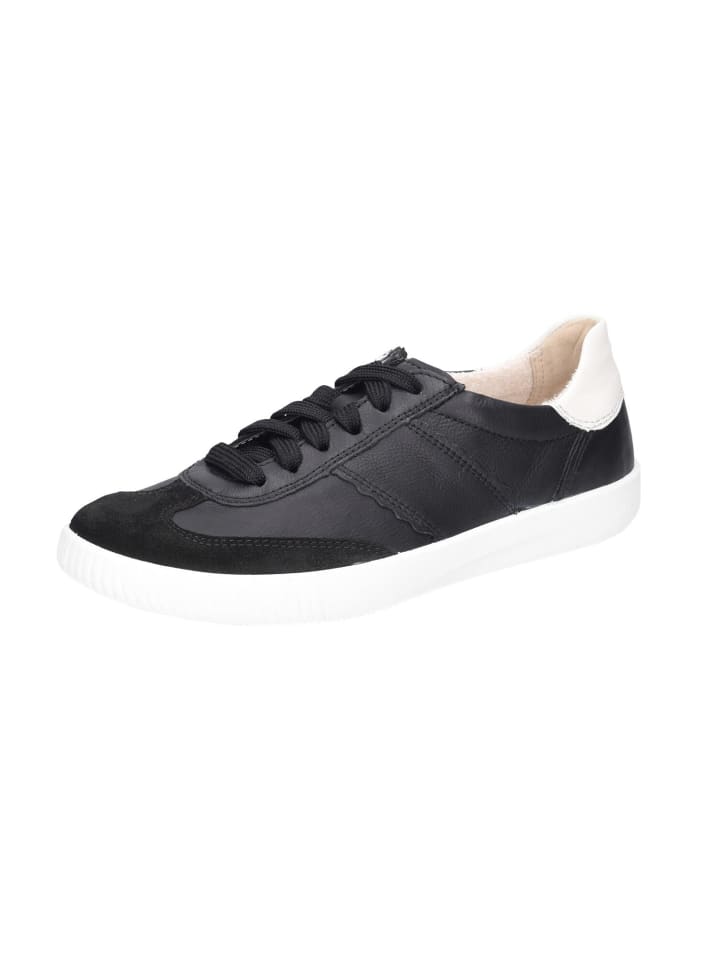 Schnürschuh in schwarz