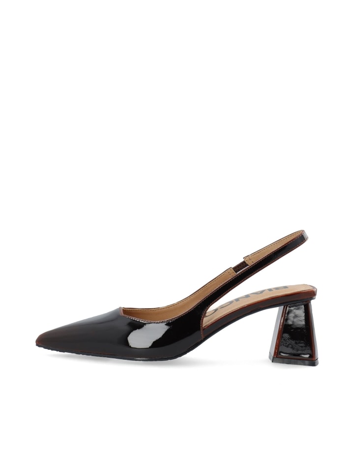 Slingbacks in BrownPullUpPatent1