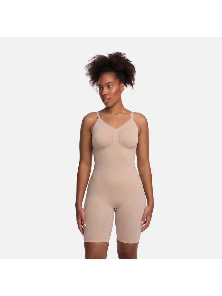 Figurformender Body mit Shorts in Beige