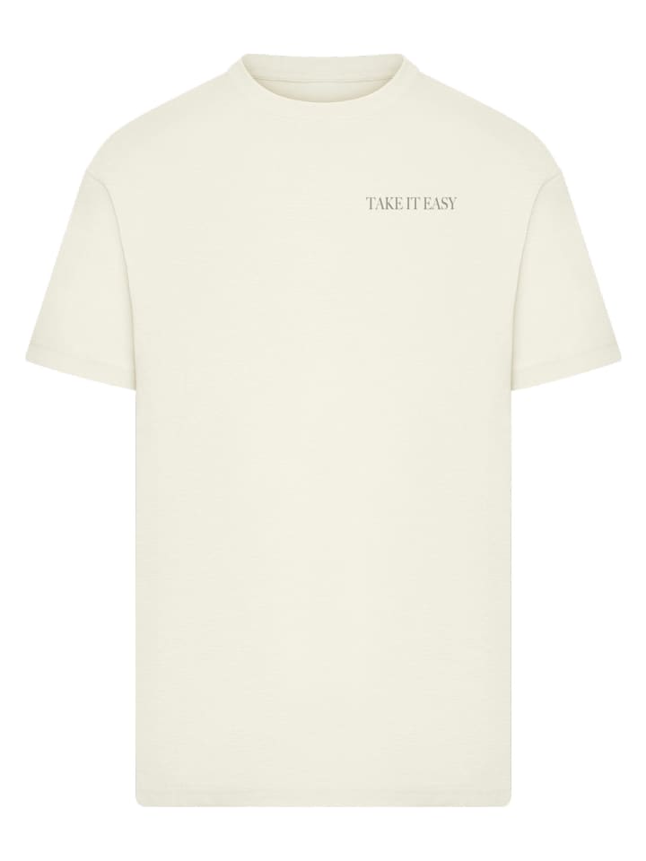T-Shirt in sand