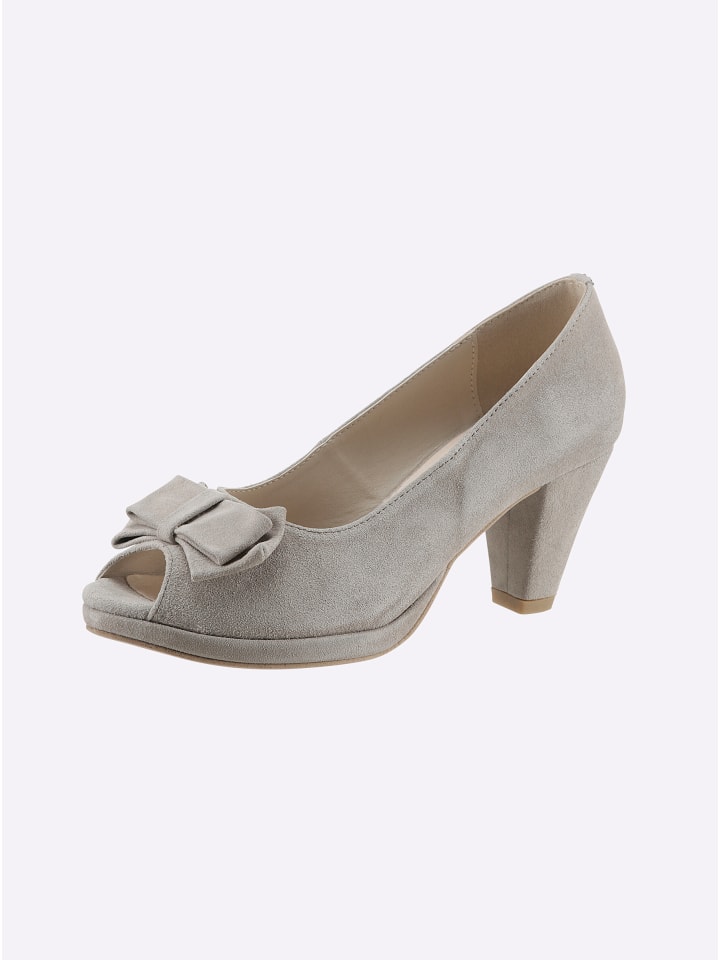 Peeptoe in sand