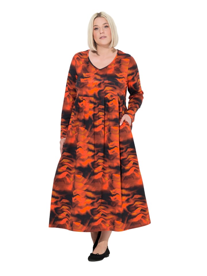 Kleid in dunkel weinrot
