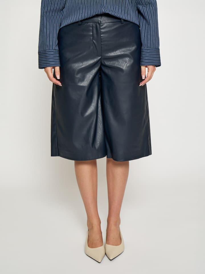 Shorts in Sky Captain