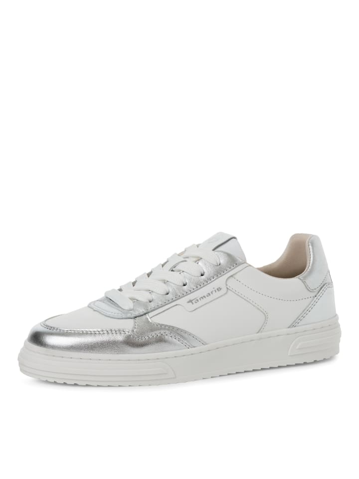 Klassischer Schnürschuh in weiß